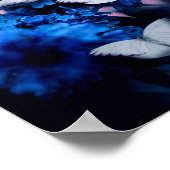 Weiße Schmetterlinge Blaue Blumen, Schmetterling Poster (Ecke)