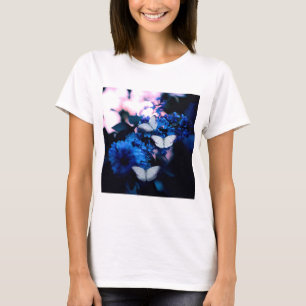 Weiße Schmetterlinge Blaue Blumen, Schmetterling T-Shirt