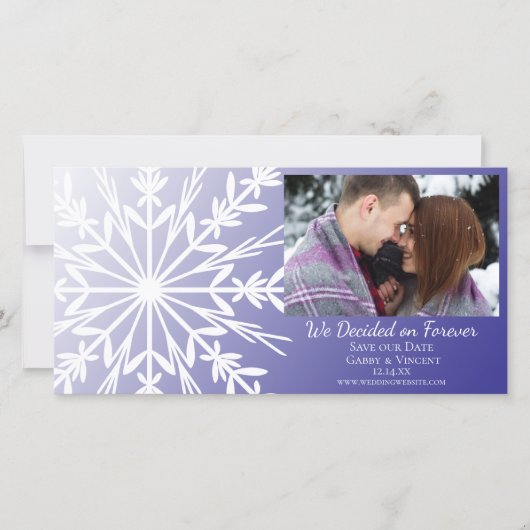 Weiße Schneeflocke auf Lila Winterhochzeit Save The Date (Vorderseite)