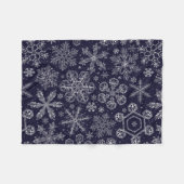 Weiße Schneeflocken auf blau Fleecedecke (Vorderseite (Horizontal))