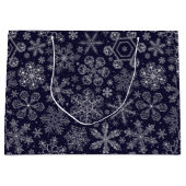 Weiße Schneeflocken auf blau Große Geschenktüte (Vorderseite)