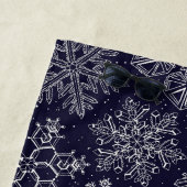 Weiße Schneeflocken auf blau Strandtuch (Beispiel)