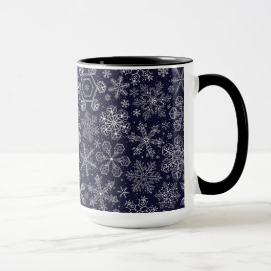Weiße Schneeflocken auf blau Tasse (Rechts)