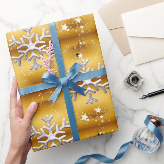 Weiße Schneeflocken auf Gold Weihnachten Geschenkpapier (Schenken)