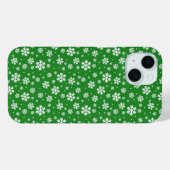 Weiße Schneeflocken auf grünem Wintermuster Case-Mate iPhone Hülle (Rückseite (Horizontal))