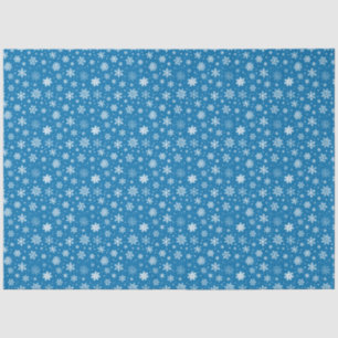 Weiße Schneeflocken auf hellblau Seidenpapier