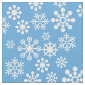 Weiße Schneeflocken auf hellblauem Hintergrund Stoff (Nahaufnahme)