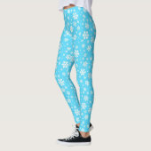 Weiße Schneeflocken auf Hellblauem Winter Muster Leggings (Links)