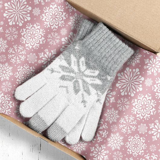 Weiße Schneeflocken auf rosa Weihnachten Seidenpapier