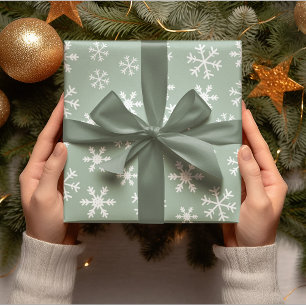Weiße Schneeflocken grün an Weihnachten im Hinterg Geschenkpapier
