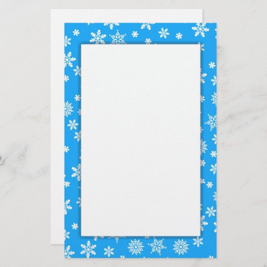 Weiße Schneeflocken im hellblauen Hintergrund Briefpapier (Vorne/Hinten)