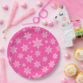 Weiße Schneeflocken im rosa Wintermuster Pappteller (Party)