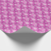 weiße Schneeflocken in rosa Geschenkpapier (Ecke)