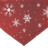Weiße Schneeflocken mit rotem Hintergrund Tischdecke (Schrägansicht)