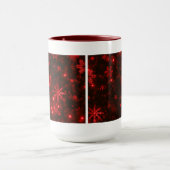 Weiße Schneeflocken mit tiefroter Tasse (Zentrum)