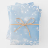 Weiße Schneeflocken über dem blauen Hintergrund Wi Geschenkpapier Set (Beispiel)