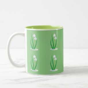 Weiße Schneeverfahren (Galanthus nivalis) im Frühj Zweifarbige Tasse