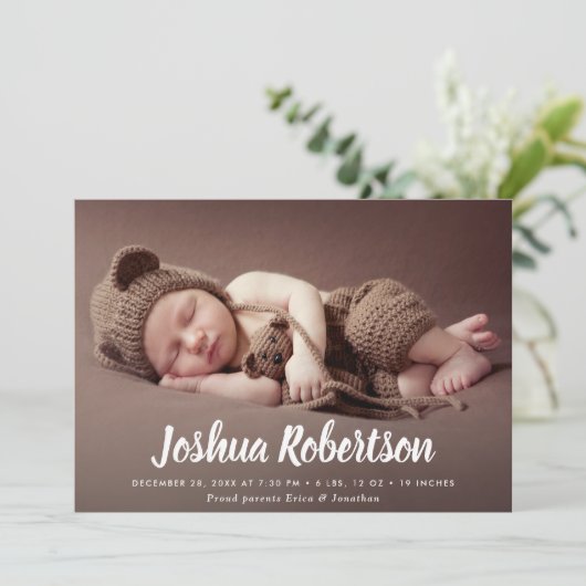 weiße Schrift, trendy Geburtsankündigungskarte Ankündigung (Stehend Vorderseite)