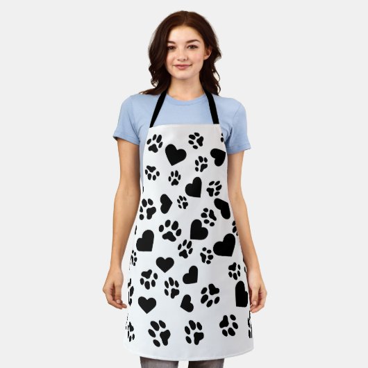 Weiße Schürze mit Herz- und Druckmuster (Getragen)