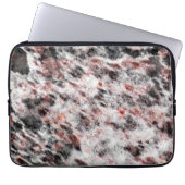 Weiße, schwammige Textur in schwarz roten Flecken Laptopschutzhülle (Vorderseite)