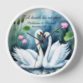 Weiße Schwäne im Love Watercolor Lotus Uhr (Vorderseite)