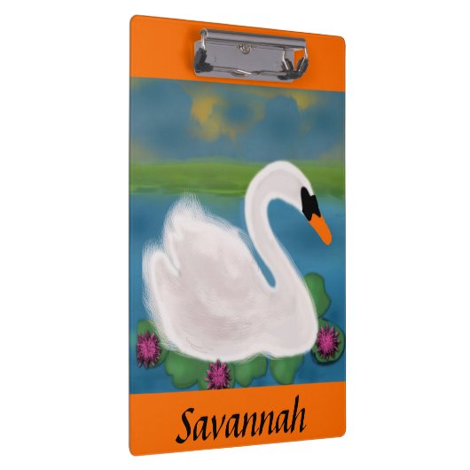 Weiße Schwäne im Teich mit Lily Pads Zwischenablag Klemmbrett (Rechts)