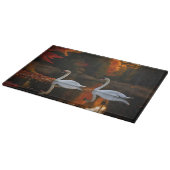 Weiße Schwäne schlängeln über den Herbstteich Schneidebrett (Ecke)