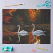 Weiße Schwäne schlängeln über den Herbstteich Seidenpapier (Basteln)