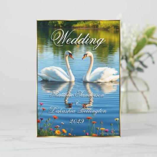 Weiße Schwäne Schöne moderne Hochzeit Einladung (Stehend Vorderseite)