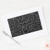 Weiße Scrollbahnen auf schwarz Rechteckiger Aufkleber (Umschlag)