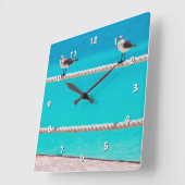 Weiße Seegrasvögel auf türkisblauem Foto Quadratische Wanduhr (Winkel)