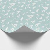 Weiße Segelboote auf Baby Blue Nautical Boote Geschenkpapier (Ecke)