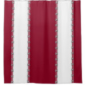 Weiße, senkrechte Streifen, auf Bordeaux gestickt Duschvorhang (Vorderseite)