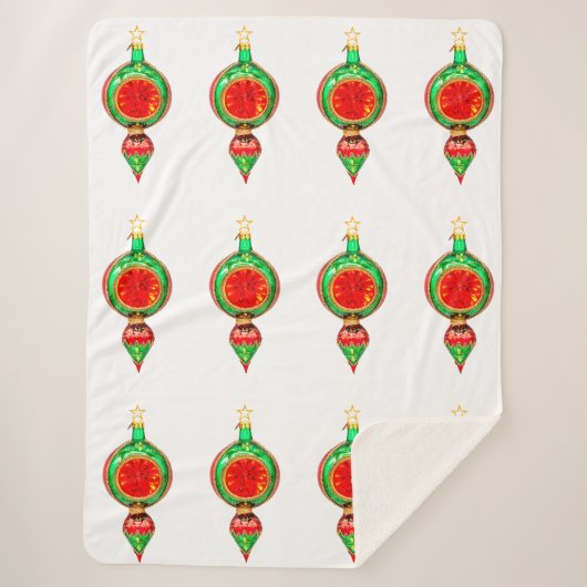 Weiße Sherpa Blanket mit grünen und roten Ornament Sherpadecke (Vorderseite)