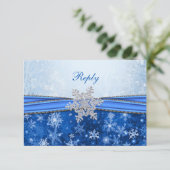 Weiße, silberne, blaue Schneeflocken UAWG RSVP Karte (Stehend Vorderseite)