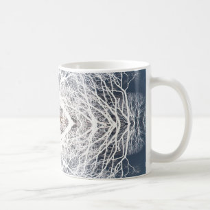 Weiße, silhouettierte Baumstruktur Kaffeetasse