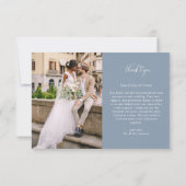 Weiße Skript-Staubblaue Hochzeit Dankeskarte (Rückseite)