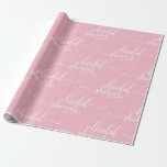 Weiße Skriptkalligraphie des modernen Geschenkpapier<br><div class="desc">Suchen nach Brautpartygeschenk-Verpackungspapierideen,  das Braut-zusein Geschenk einzuwickeln?  Perfekte Kalligraphietopographieskriptentwurf BRAUTPARTY-Buchstaben im Weiß.  Hintergrund ist,  Rosa aber kann GEÄNDERT WERDEN - klicken Sie besonders anfertigen an weiter.</div>