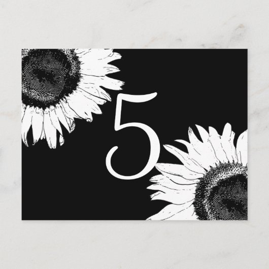 Weiße Sonnenblumen auf schwarzen Tischnummern (Rückseite)