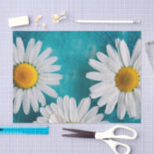 Weiße Sonnenblumen auf türkisfarbenem Tissue Seidenpapier (Handwerk)
