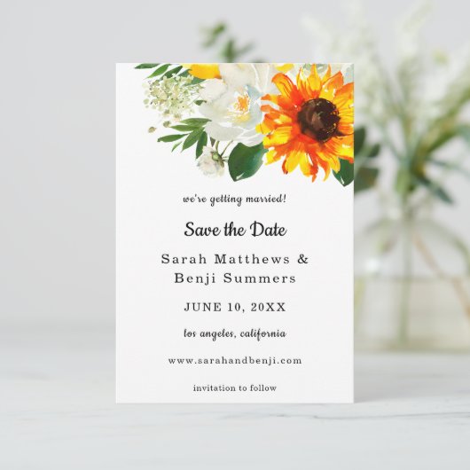 Weiße Sonnenblumen und Weiße Blüte Save the Date V (Stehend Vorderseite)
