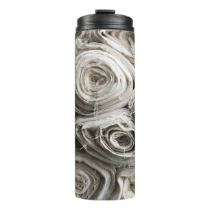 Weiße Spinnstoffpartie Thermosbecher