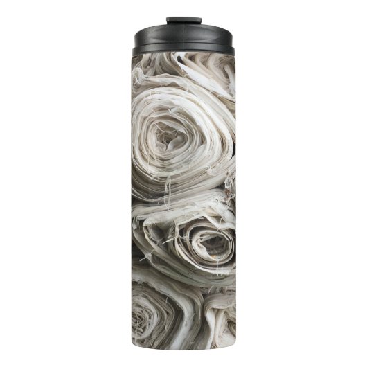 Weiße Spinnstoffpartie Thermosbecher (Vorderseite)