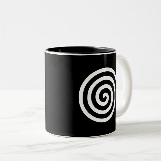 Weiße Spirale auf schwarz Zweifarbige Tasse (VorderseiteRechts)