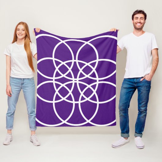 Weiße Spiralkreise auf Lila Fleecedecke (Beispiel)