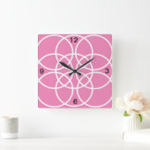 Weiße Spiralkreise auf rosa Quadratische Wanduhr (Zuhause)