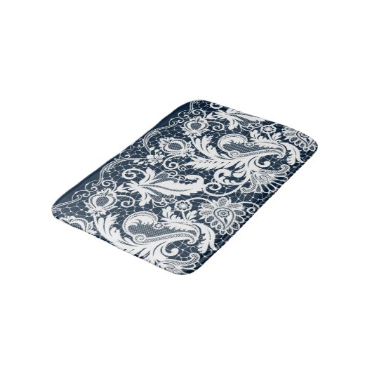 Weiße Spitze 2 Badematte (Schrägansicht)