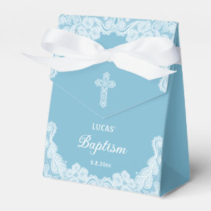 Weiße Spitze auf pastellblauer Taufzelt Geschenkschachtel