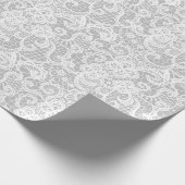 Weiße Spitze auf Silberumschlag Geschenkpapier (Ecke)
