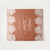 Weiße Spitze auf Terracotta Hochzeit Hintergrund Wandteppich (Vorderseite (Horizontal))